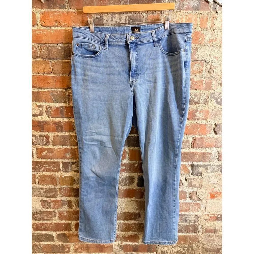 LEE • Blue Medium Wash Stretchy Crop Jeans • Ladies Size 18